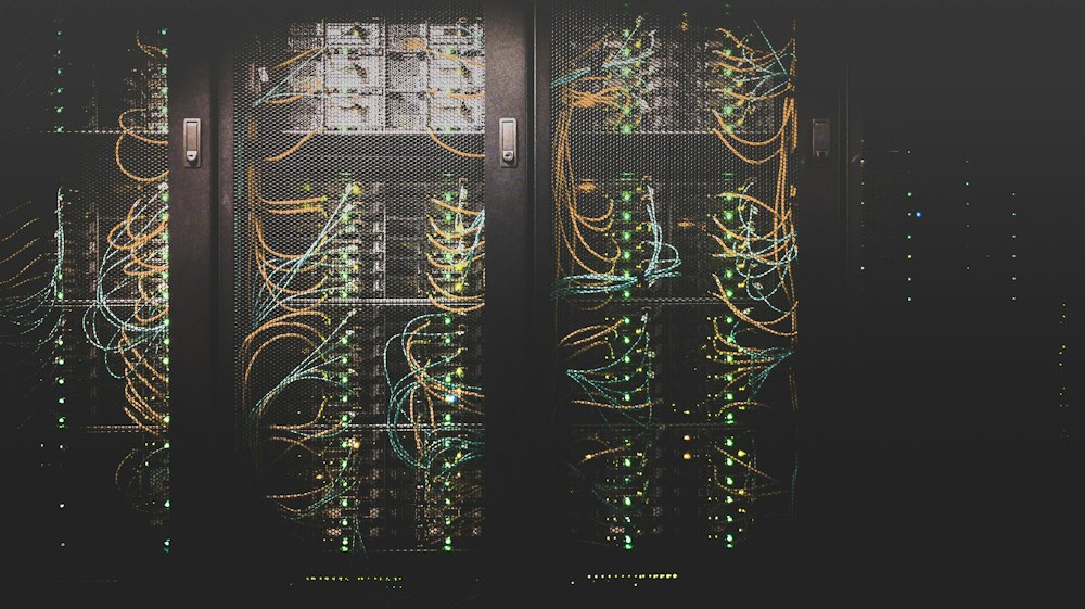 专业级弱电机房与总线机柜